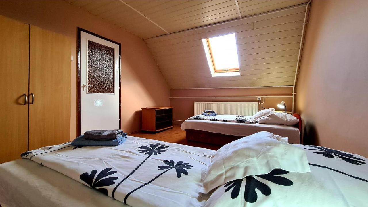 Veronika Guesthouse Dravatamasi Luaran gambar