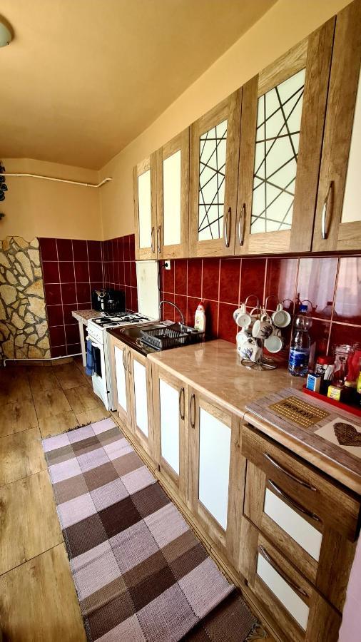 Veronika Guesthouse Dravatamasi Luaran gambar