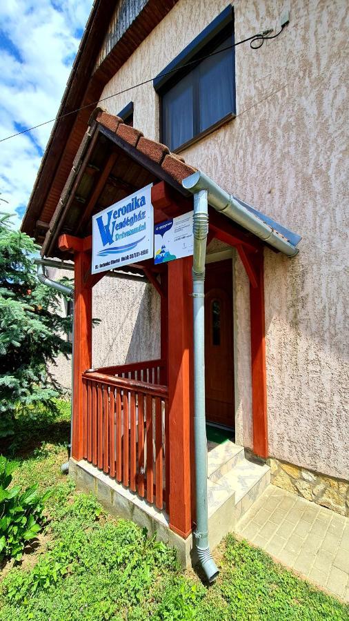 Veronika Guesthouse Dravatamasi Luaran gambar
