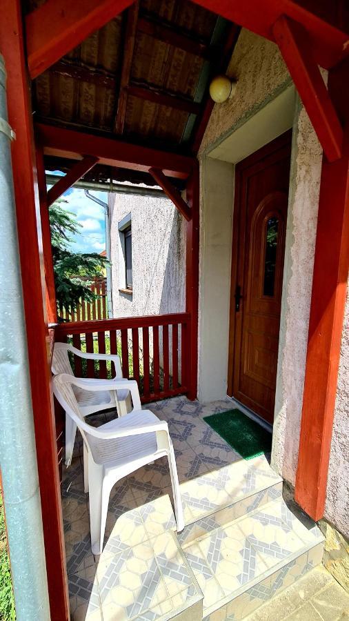 Veronika Guesthouse Dravatamasi Luaran gambar