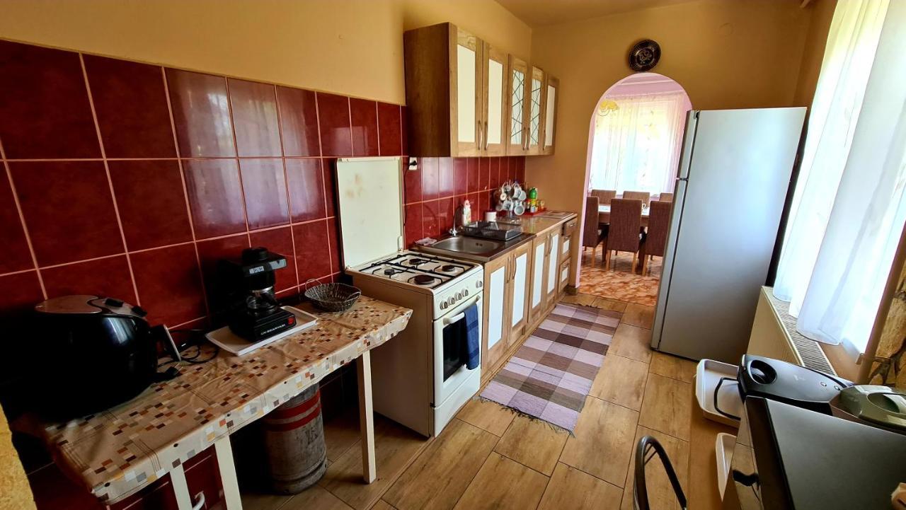 Veronika Guesthouse Dravatamasi Luaran gambar