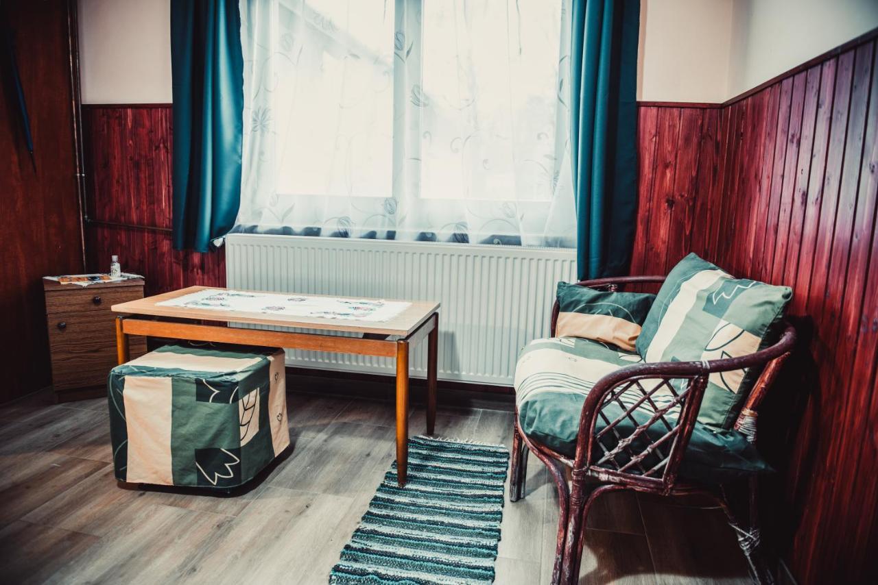 Veronika Guesthouse Dravatamasi Luaran gambar